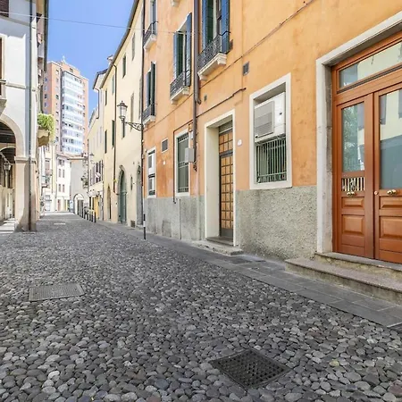 Colore & Design - Con 2 A Due Passi Da Piazza Dell' Orologio Daire *