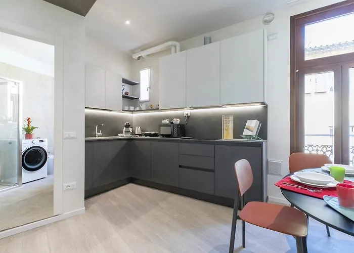 Colore & Design - A Due Passi Piazza Delle Erbe