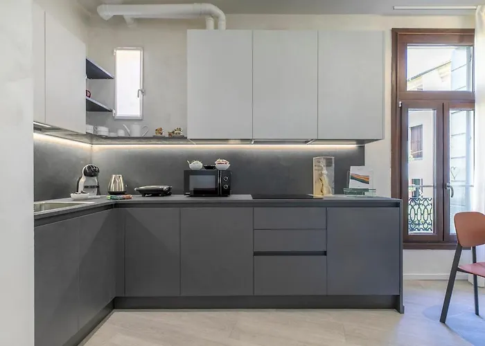 Colore & Design - A Due Passi Piazza Delle Erbe