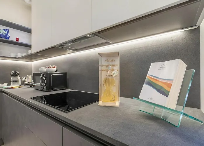 Colore & Design - A Due Passi Piazza Delle Erbe *